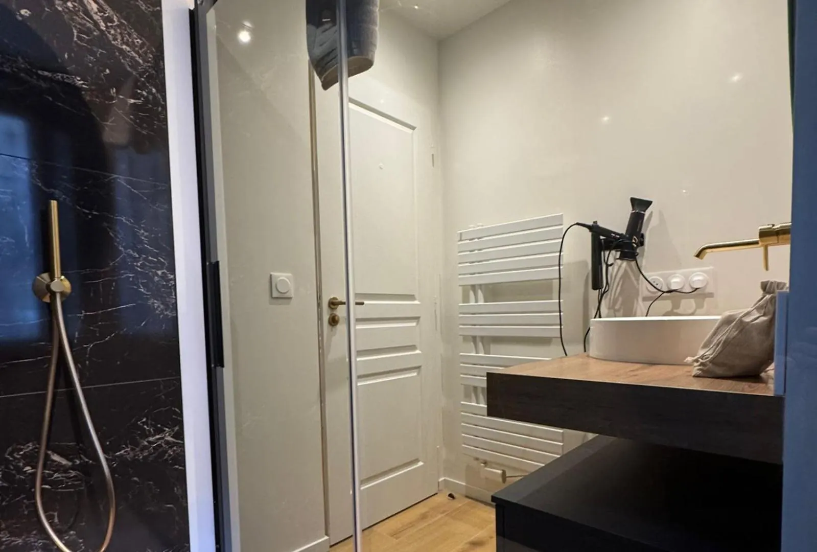 Residence Villa Belle Fleur - 6 Appartements - Capacite D'Accueil De 2 A 8 Personnes Chateau-Ville-Vieille France